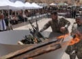 Όπλα του PKK στην πυρά, στη συμβολική εκδήλωση που έγινε στο Βόρειο Ιράκ (φωτ.: Χ / Heme Sûr - KANAL8)