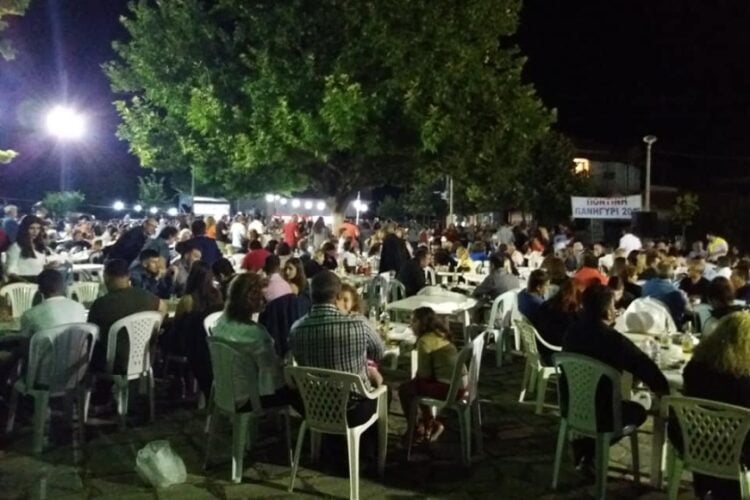 Στιγμιότυπο από παλαιότερο πανηγύρι του Πολιτιστικού Συλλόγου Ποντινής (φωτ.: Facebook ΠΣ Ποντινής)