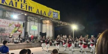 Οι Μωμόγεροι τρέλαναν τον κόσμο στη «Γιορτή Κερασιού» στο Ροδοχώρι της Νάουσας (φωτ.: Χρήστος Ζαγγελίδης)