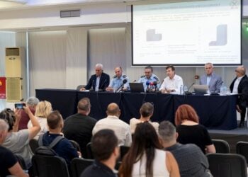 Ο υπουργός Προστασίας του Πολίτη Μιχάλης Χρυσοχοΐδης στη συνέντευξη Τύπου στη Θεσσαλονίκη (φωτ.: ΑΠΕ-ΜΠΕ/ Νίκος Αρβανιτίδης)