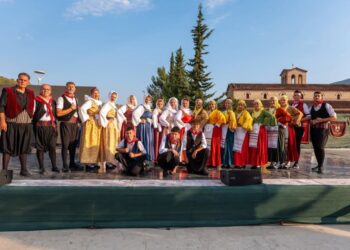 (Φωτ.: facebook.com/ profile.php?id/Δωρικός Χορευτικός Όμιλος Δ.Ε. Ευπαλίου)