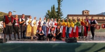 (Φωτ.: facebook.com/ profile.php?id/Δωρικός Χορευτικός Όμιλος Δ.Ε. Ευπαλίου)