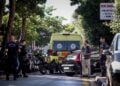 Αστυνομικοί και ασθενοφόρο στο σημείο της δολοφονίας στην Αγία Παρασκευή (φωτ.: EUROKINISSI/Σωτήρης Δημητρόπουλος)