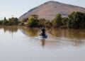 Μάχη με το νερό και τη λάσπη στον θεσσαλικό κάμπο, μετά το καταστροφικό κύμα κακοκαιρίας «Daniel» (φωτ.: EUROKINISSI / Γιώργος Κονταρίνης)