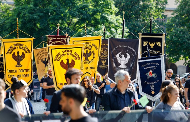 Από την πορεία που οργάνωσε στη Στουτγάρδη η «Δωδεκάπολις», για τα 106 χρόνια από τη Γενοκτονία των Ποντίων (φωτ.: Facebook / Jjphotography Ioannis Ioakimidis)