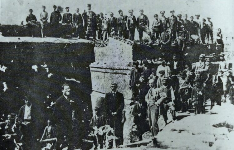 Έλληνες στο Τσανάκκαλε (φωτ.: «Η Έξοδος», τόμος Β', εφ. «Καθημερινή»)