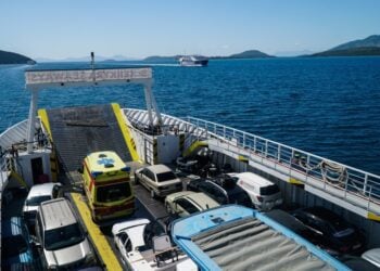 Οχηματαγωγό πλοίο ανοικτού τύπου (φωτ. αρχείου: EUROKINISSI/Γιώργος Κονταρίνης)