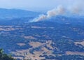 Καπνός από τη φωτιά στο Φίλυρο (φωτ.: Facebook / Πυρκαγιά Ενημέρωση / Giorgos Mathes)
