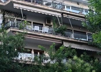 Το μπαλκόνι του διαμερίσματος του Πέτρου Φιλιππίδη (φωτ.: EUROKINISSI / Κώστας Τζούμας)