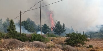 Η φωτιά στα Κύθηρα (φωτ.: Facebook / Παναγιωτης Κυθηρα Κατσελακη Ανθουλα)