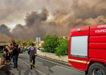 Συνεχίζει να μαίνεται η φωτιά στην επαρχία Λεμεσού (φωτ.: alphanews.live)