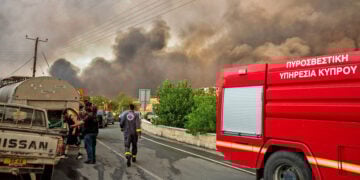 Συνεχίζει να μαίνεται η φωτιά στην επαρχία Λεμεσού (φωτ.: alphanews.live)