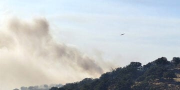 Καπνός από τη φωτιά στο Σκαλοχώρι Λέσβου (φωτ.: stonisi.gr)