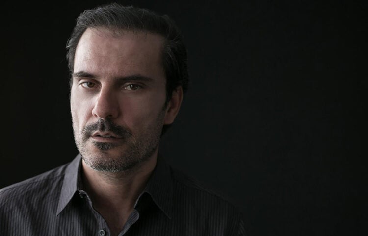 O Γεράσιμος Μιχελής με το φακό της Δομνίκης Μητροπούλου (πηγή: Facebook / Gerasimos Michelis)