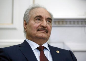 O Χαλίφα Χάφταρ (φωτ. αρχείου ΑΠΕ-ΜΠΕ / EPA / Γιάννης Κολεσίδης)