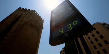 Στο ιστορικό κέντρο της Κόρδοβας στην Ισπανία το θερμόμετρο έδειξε 43 βαθμούς (φωτ.: EPA / Salas)