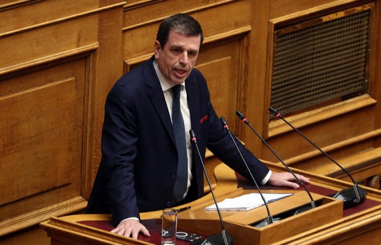 Ο βουλευτής της ΝΔ Δημήτρης Καιρίδης μιλά σε συνεδρίαση της Ολομέλειας της Βουλής (φωτ.: ΑΠΕ-ΜΠΕ /Αλέξανδρος Μπελτές)