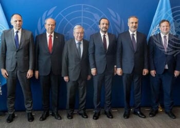 Μετά την άτυπη πενταμερή στη Νέα Υόρκη για το Κυπριακό, με πρωτοβουλία του ΓΓ του ΟΗΕ (φωτ.: Υπουργείο Εξωτερικών της Ελλάδας)