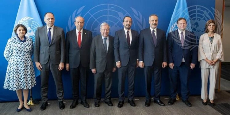 Μετά την άτυπη πενταμερή στη Νέα Υόρκη για το Κυπριακό, με πρωτοβουλία του ΓΓ του ΟΗΕ (φωτ.: Υπουργείο Εξωτερικών της Ελλάδας)