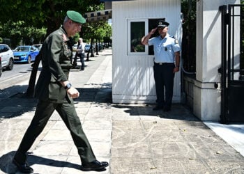 Ο Αρχηγός ΓΕΕΘΑ Δημήτρης Χούπης στο Μαξίμου για το ΚΥΣΕΑ (φωτ.: EUROKINISSI / Κώστας Τζούμας)