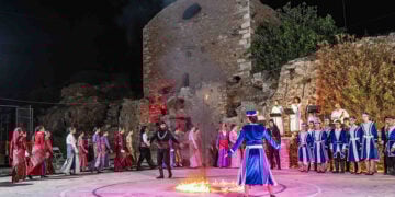 Πόντιοι και Αρμένιοι μαζί, στην εκδήλωση του «Μιθριδάτη» στο Λαύριο (φωτ.: Facebook / Σύλλογος Ποντίων Λαυρίου «Ο Μιθριδάτης»)