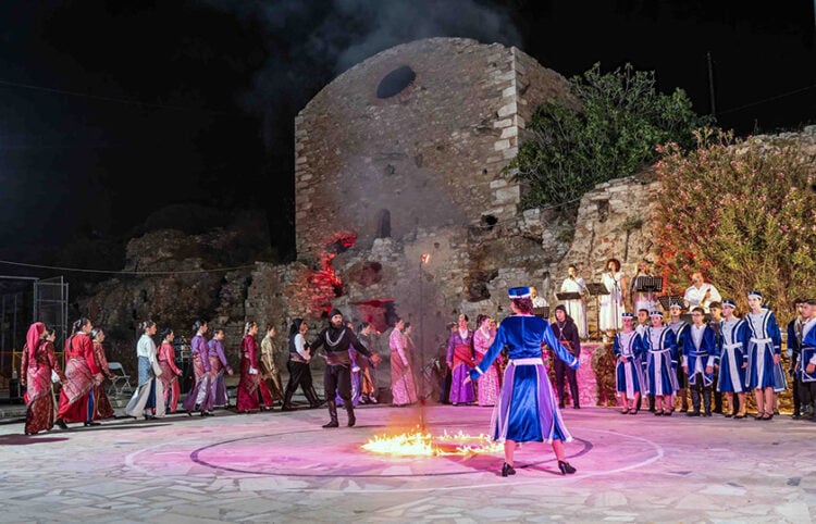 Πόντιοι και Αρμένιοι μαζί, στην εκδήλωση του «Μιθριδάτη» στο Λαύριο (φωτ.: Facebook / Σύλλογος Ποντίων Λαυρίου «Ο Μιθριδάτης»)