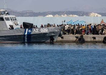 Στιγμιότυπο από το λιμάνι της Αγίας Γαλήνης Ρεθύμνου μετά την ολοκλήρωση  της συντονισμένης επιχείρησης του Λιμενικού Σώματος για τη διάσωση των 430 μεταναστών που εντοπίστηκαν 25 ναυτικά μίλια νοτίως της Γαύδου, Κυριακή 6 Ιουλίου 2025 (φωτ.: EUROKINISSI / Στέφανος Ραπάνης)
