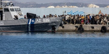 Στιγμιότυπο από το λιμάνι της Αγίας Γαλήνης Ρεθύμνου μετά την ολοκλήρωση  της συντονισμένης επιχείρησης του Λιμενικού Σώματος για τη διάσωση των 430 μεταναστών που εντοπίστηκαν 25 ναυτικά μίλια νοτίως της Γαύδου, Κυριακή 6 Ιουλίου 2025 (φωτ.: EUROKINISSI / Στέφανος Ραπάνης)