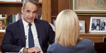 Ο Κυριάκος Μητσοτάκης δίνει συνέντευξη στη Σία Κοσιώνη για το κεντρικό δελτίο ειδήσεων του ΣΚΑΪ (φωτ.: Γραφείο Τύπου Πρωθυπουργού / Δημήτρης Παπαμήτσος)
