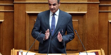 Ο Κυριάκος Μητσοτάκης μιλά στην Ολομέλεια της Βουλής σχετικά με το Μεταναστευτικό και τις ροές από τη Λιβύη (φωτ.: ΑΠΕ-ΜΠΕ /Αλέξανδρος Μπελτές)