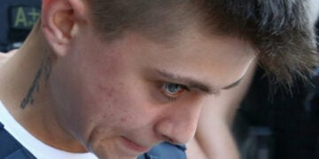 Η Ειρήνη Μουρτζούκου οδηγείται  τον εισαγγελέα εκτελέσεως ποινών στην Αθήνα (φωτ.: ΑΠΕ-ΜΠΕ / Ορέστης Παναγιώτου)