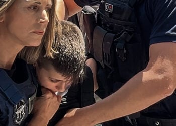 Η Ειρήνη Μουρτζούκου μεταφέρεται στα δικαστήρια της Πάτρας (φωτ.: EUROKINISSI / Δημήτρης Χριστοδουλόπουλος)