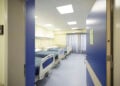 Ανακαινισμένο δωμάτιο στο Τζάνειο Γενικό Νοσοκομείο Πειραιά (φωτ.: Γραφείο Τύπου Πρωθυπουργού / Δημήτρης Παπαμήτσος)
