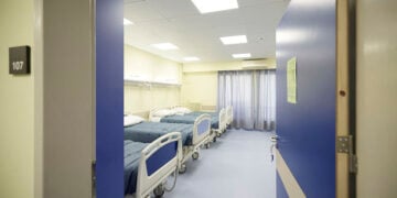 Ανακαινισμένο δωμάτιο στο Τζάνειο Γενικό Νοσοκομείο Πειραιά (φωτ.: Γραφείο Τύπου Πρωθυπουργού / Δημήτρης Παπαμήτσος)