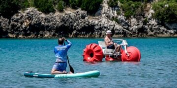 Παιχνίδια στην παραλία Αμμουδιά της Πρέβεζας (φωτ.: EUROKINISSI/Μιχάλης Παπανικολάου)