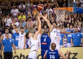 Χάρης Παρασκευόπουλος έτοιμος για το επόμενο καλάθι (φωτ.: basket.gr)