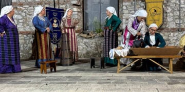 Στιγμιότυπο από τη μουσικοχορευτική εκδήλωση «Παρχάρ' αέρα φύσεσεν» (φωτ.: Δήμος Δράμας)
