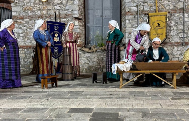 Στιγμιότυπο από τη μουσικοχορευτική εκδήλωση «Παρχάρ' αέρα φύσεσεν» (φωτ.: Δήμος Δράμας)