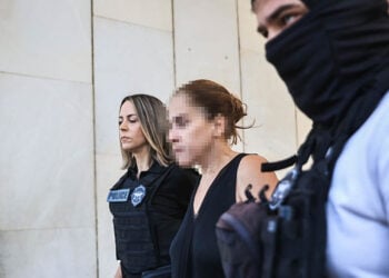 H 43χρονη πρώην σύζυγος του Πολωνού καθηγητή οδηγείται στον εισαγγελέα (φωτ.: EUROKINISSI)