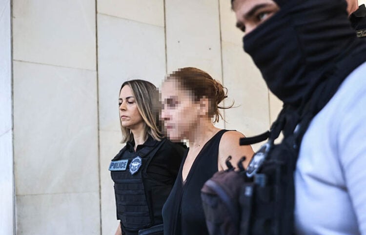 H 43χρονη πρώην σύζυγος του Πολωνού καθηγητή οδηγείται στον εισαγγελέα (φωτ.: EUROKINISSI)
