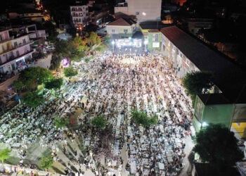 Το προαύλιο του Δημοτικού Σχολείου όπου διεξήχθησαν τα 27α «Ποντιακά πολιτιστικά δρώμενα» (φωτ.: facebook / Βενιαμίν - Σύλλογος Προστασίας Παιδιών)