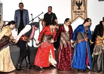 Χορευτικό τμήμα της Ποντιακής Εστίας Μελβούρνης σε παλιότερη εκδήλωση (φωτ.: facebook/Pontiaki Estia Melbourne)