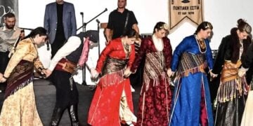 Χορευτικό τμήμα της Ποντιακής Εστίας Μελβούρνης σε παλιότερη εκδήλωση (φωτ.: facebook/Pontiaki Estia Melbourne)