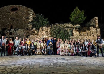 Οικογενειακή φωτογραφία του «Μιθριδάτη» Λαυρίου (φωτ.: Facebook / Σύλλογος Ποντίων Λαυρίου «O Μιθριδάτης»)