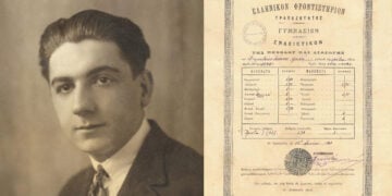 Ο Δημήτρης Ψαθάς και το ενδεικτικό του από το φημισμένο Φροντιστήριο Τραπεζούντας. Σχολική περίοδος 1919-1920, Α’ Γυμνασίου με άριστα (φωτ.: Αρχείο Λένας Νίτσου)