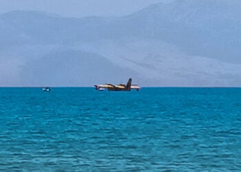 Αναγκαστική προσθαλάσσωση πυροσβεστικού αεροσκάφους  Canadair CL-215 στον Κορινθιακό Κόλπο (φωτ.: EUROKINISSI / Βασίλης Ψωμάς)