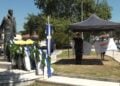 Στεφάνια για τους αγωνιστές της Κύπρου στον ανδριάντα του αντισμήναρχου Στέργιου Συμεωνίδη (φωτ.: ΑΠΕ-ΜΠΕ)