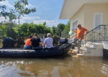 Εικόνα από επιχείρηση των Ενόπλων Δυνάμεων για τη διάσωση ανθρώπων στην ευρύτερη περιοχή της Θεσσαλίας, τον Σεπτέμβριο του 2023 (φωτ.: ΓΡ. ΤΥΠΟΥ ΓΕΕΘΑ / EUROKINISSI)