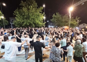 Ποντιακό γλέντι στη πλατεία του Θρυλορίου για την Αγία Μαρίνα (φωτ.: paratiritis-news.gr)