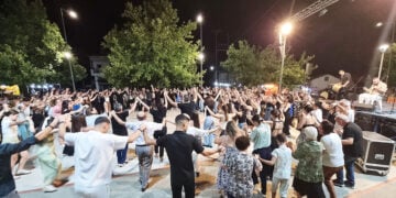 Ποντιακό γλέντι στη πλατεία του Θρυλορίου για την Αγία Μαρίνα (φωτ.: paratiritis-news.gr)